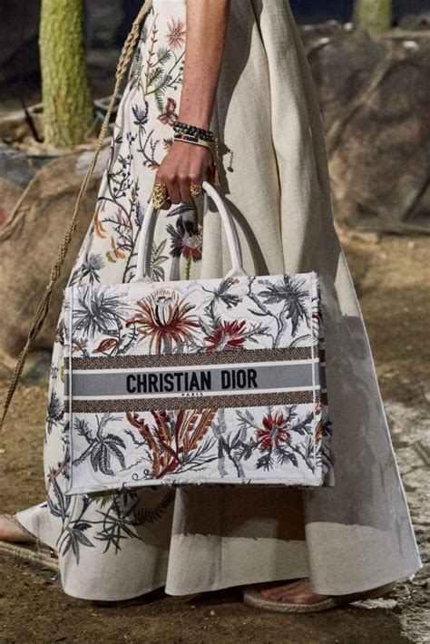 dior tasche tote|christian dior book tote 2021.